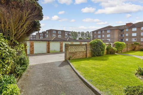 Grand Avenue, Worthing, West Sussex 2 bed flat for sale