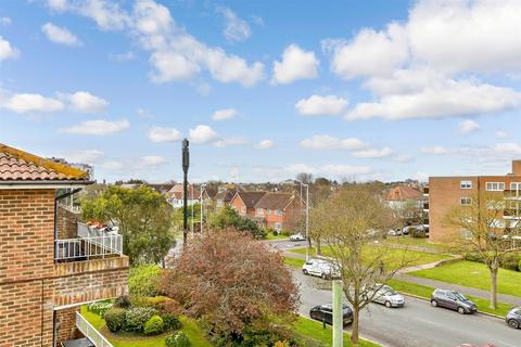 Grand Avenue, Worthing, West Sussex 2 bed flat for sale