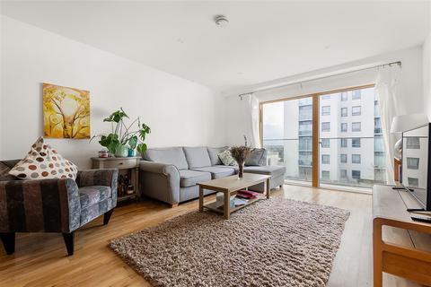 Streatham High Road, SW16 2 bed flat for sale