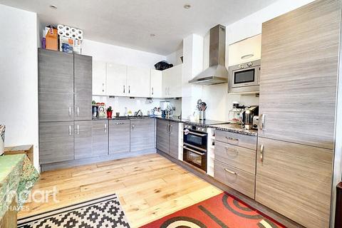 Clayton Road, HAYES 2 bed apartment for sale