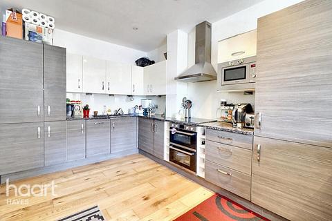 Clayton Road, HAYES 2 bed apartment for sale