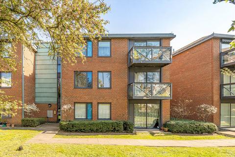 Union Lane, Isleworth TW7 2 bed flat for sale