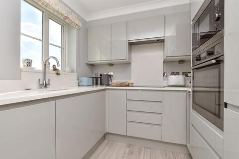 Pegasus Court, Banstead SM7 2 bed flat for sale