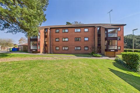 Bruntile Close, Farnborough... 2 bed apartment for sale