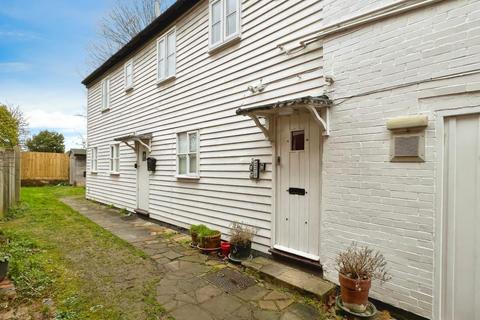 HIGH STREET, TENTERDEN 2 bed apartment for sale