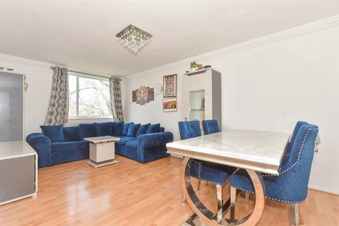 Copford Close, Woodford Green IG8 2 bed duplex for sale