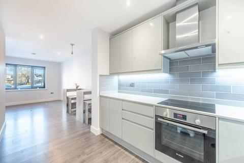 Elm Park, Stanmore, HA7 2 bed flat for sale