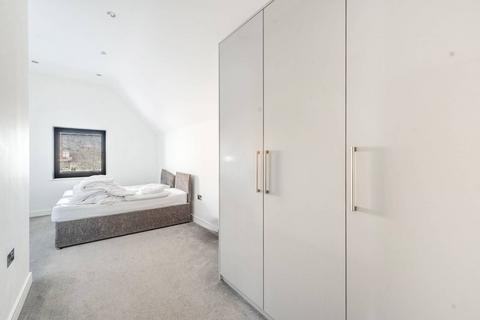 Elm Park, Stanmore, HA7 2 bed flat for sale