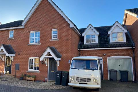 Robin Close, Stowmarket IP14 3 bed terraced house for sale