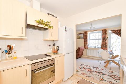 Manor Court, Havant PO9 2 bed apartment for sale