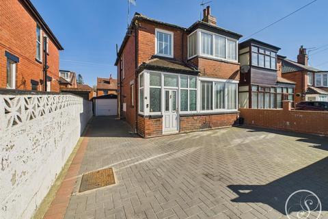 St. Martins Crescent, Leeds 3 bed semi
