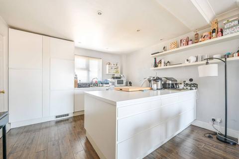 Charnwood Gardens, Docklands, London... 2 bed flat for sale