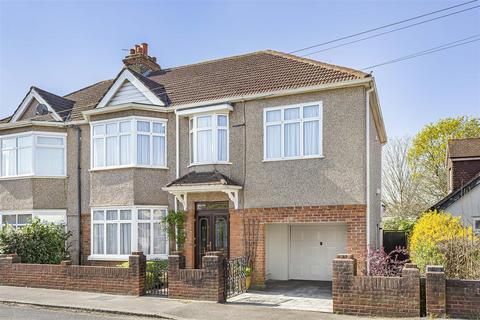 5 bedroom semi-detached house for sale