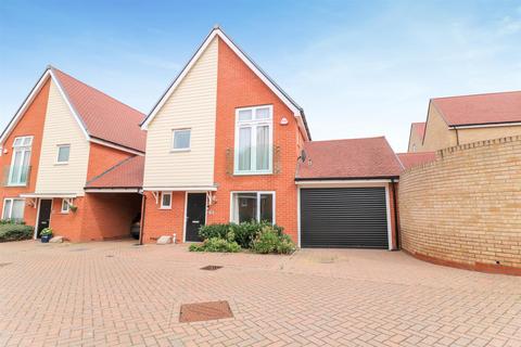 Fairway Drive, Chelmsford 3 bed detached house for sale