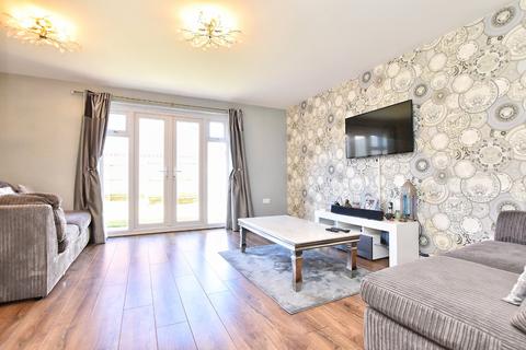 Ginnell Farm Avenue, Burnedge... 3 bed semi