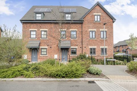 Russell Chase, Binfield, Bracknell 4 bed terraced house for sale