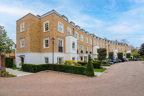 Egerton Drive, Isleworth, TW7 6 bed semi