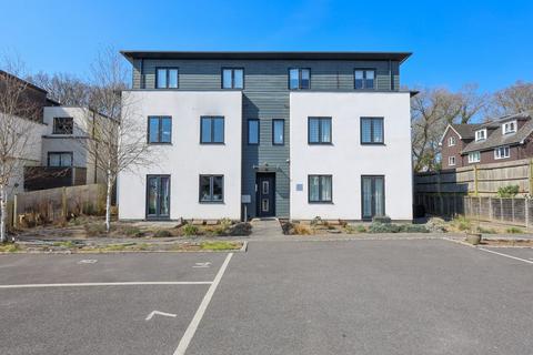 Elizabeth Court, Burgess Hill, RH15 2 bed apartment for sale