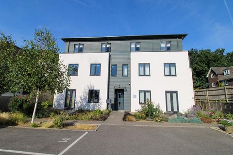 Elizabeth Court, Burgess Hill, RH15 2 bed apartment for sale