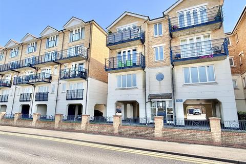 Keating Close, Rochester 2 bed apartment for sale