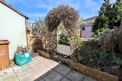 Warwick Road, Sutton 2 bed terraced house for sale