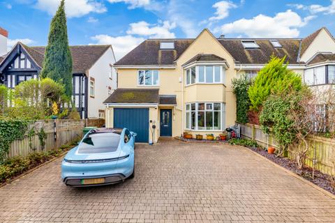 5 bedroom semi-detached house for sale