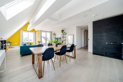 Factory Yard, Ealing, Hanwell, W7 2 bed flat for sale