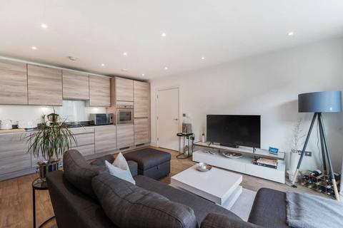 Lakeside Drive, Acton, London, NW10 2 bed flat for sale
