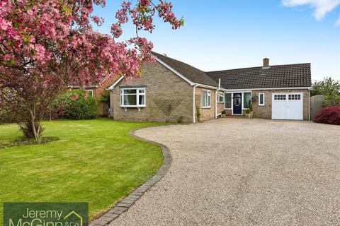 Snitterfield Road, Bearley... 3 bed detached bungalow for sale
