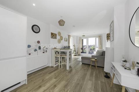 Kingston Road, New Malden 1 bed flat for sale