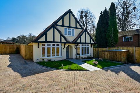 High Street, Crowthorne RG45 3 bed detached house for sale