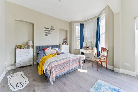 Coombe Road, Croydon, CR0 3 bed detached house for sale