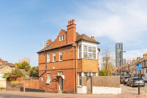Coombe Road, Croydon, CR0 3 bed detached house for sale