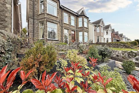5 bedroom semi-detached house for sale