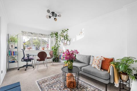 Bay Court, London W5 1 bed flat for sale