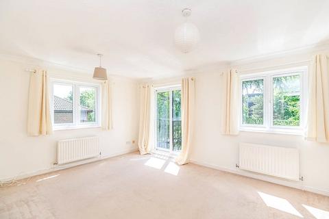 Adams Close, Surbiton KT5 2 bed flat for sale