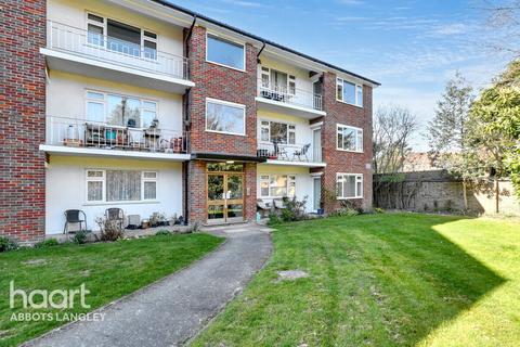 Herga Court, Stratford Road, Watford 2 bed flat for sale