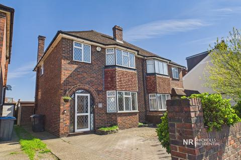 Hook Road, Chessington, Surrey. KT9 3 bed semi
