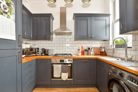 31 St. Andrew's Road, Southsea PO5 2 bed apartment for sale