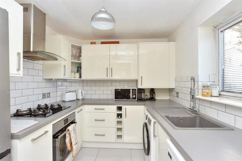 Macarthur Close, Erith, Kent 2 bed ground floor flat for sale