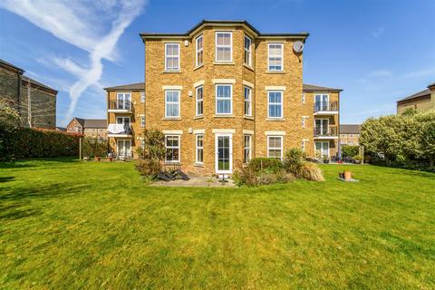 Silk Croft, Horton Crescent, Epsom 2 bed flat for sale