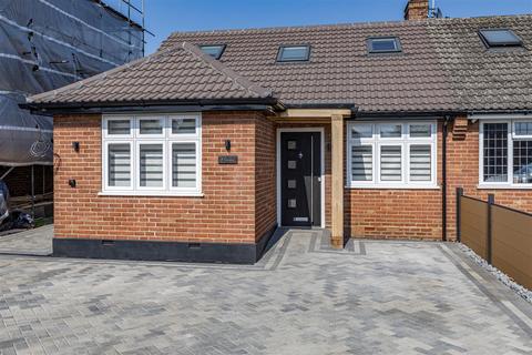 Foxlake Road, West Byfleet KT14 5 bed semi