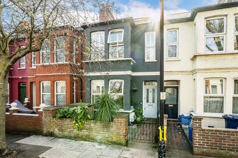 Ramsay Road, London W3 1 bed flat for sale
