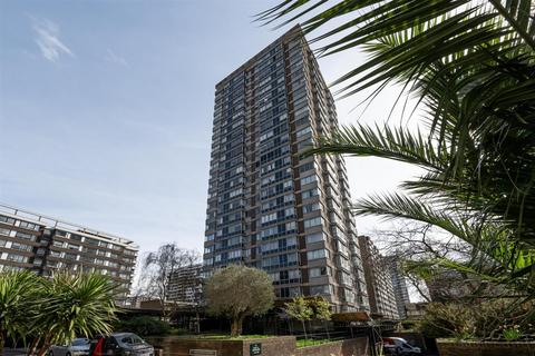 QUADRANGLE TOWER, CAMBRIDGE SQUARE... 2 bed flat for sale