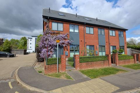 Station Road, Burgess Hill, RH15 3 bed end of terrace house for sale