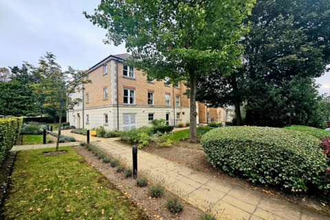 Glen View, Gravesend, DA12 1 bed flat for sale