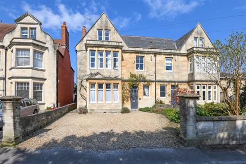 Westbourne Gardens, Trowbridge 5 bed semi