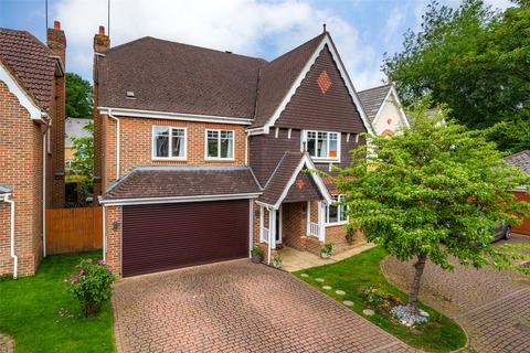 Royal Oak Drive, Berkshire RG45 5 bed detached house for sale