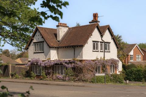High Street, Northchurch... 3 bed detached house for sale