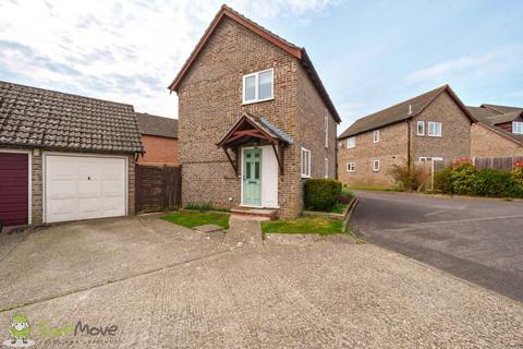 Sarisbury Close, Tadley RG26 3 bed detached house for sale